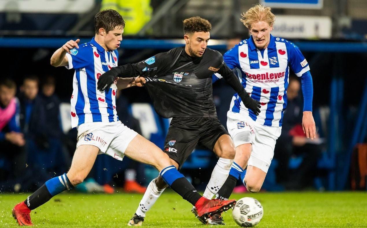 将奖杯高举 将奖杯高举